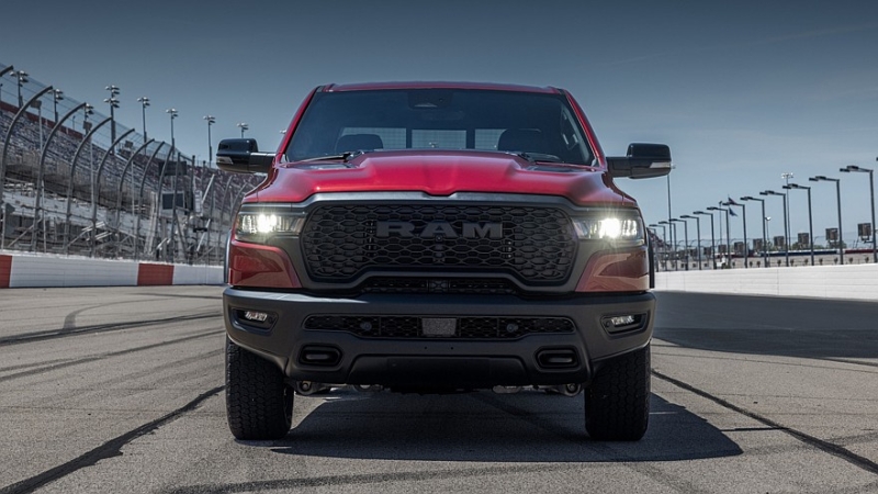 Дождались: дилеры за один день собрали более 10 000 предзаказов на Ram 1500 c Hemi V8
