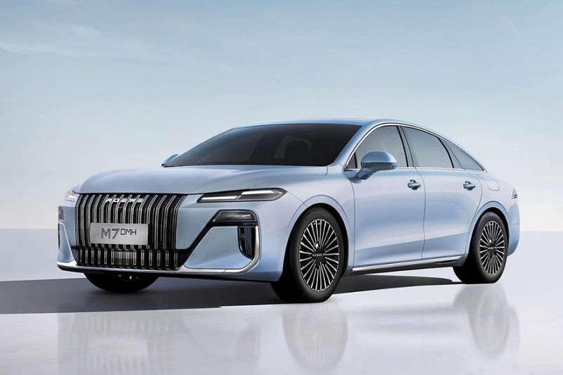 Флагманский седан Roewe M7 с дизайном от бывшего стилиста BMW и VW: рассекречен интерьер