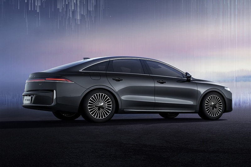 Флагманский седан Roewe M7 с дизайном от бывшего стилиста BMW и VW: рассекречен интерьер