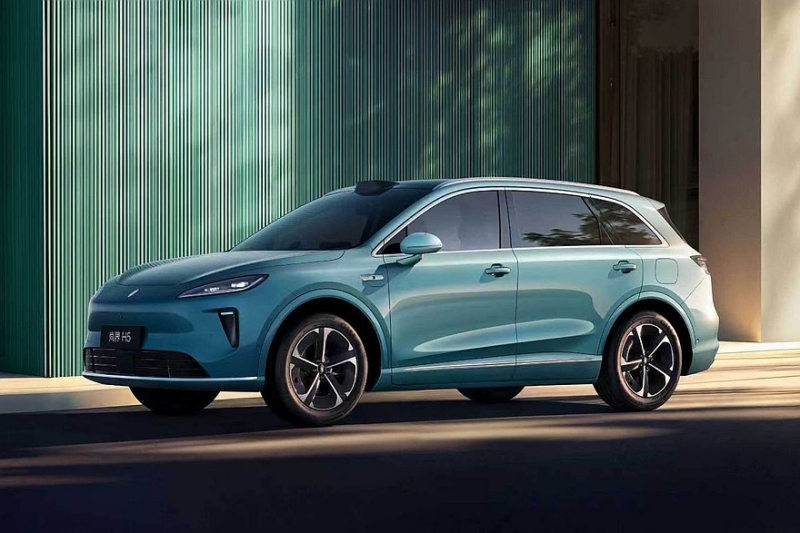 Huawei расширяет автобизнес: показаны универсал Stelato и первенец совместного бренда с SAIC