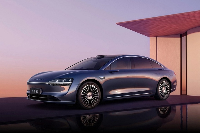 Huawei расширяет автобизнес: показаны универсал Stelato и первенец совместного бренда с SAIC