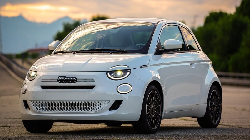 Итальянцы показали новый бензиновый Fiat 500 со старым мотором