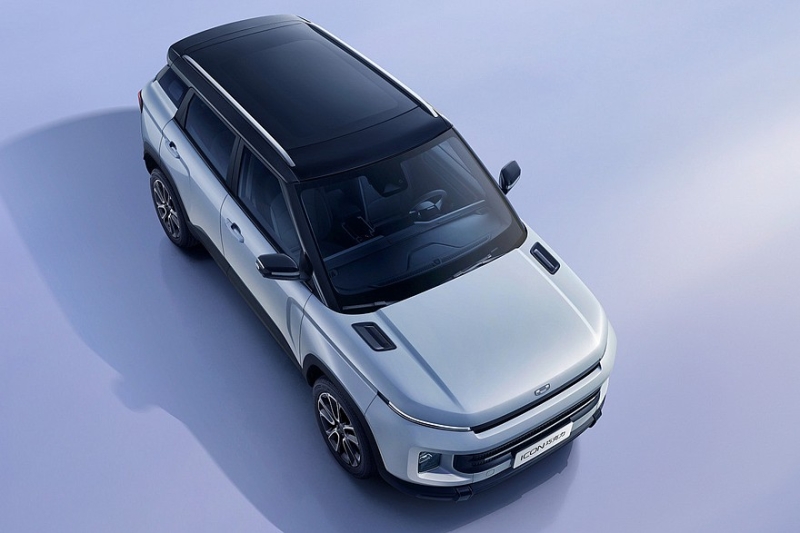 Обновлённый кроссовер Geely Icon: привычные ручки, раздельные экраны и скидки