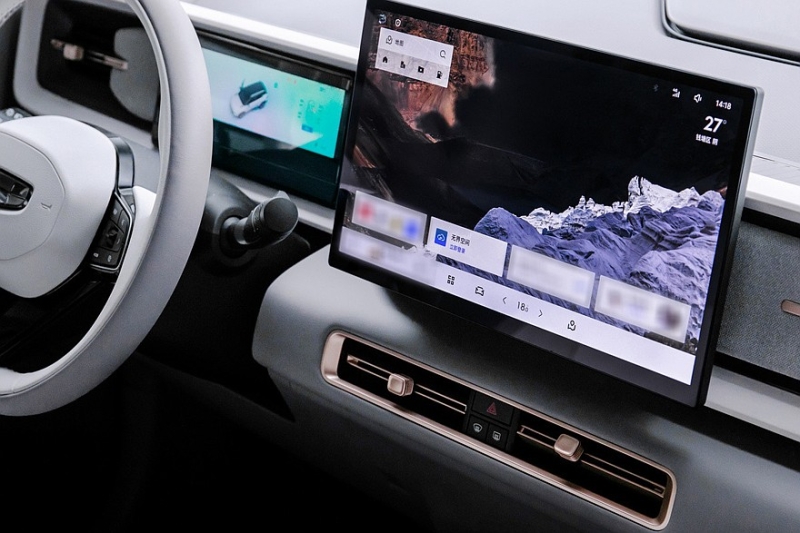 Обновлённый кроссовер Geely Icon: привычные ручки, раздельные экраны и скидки