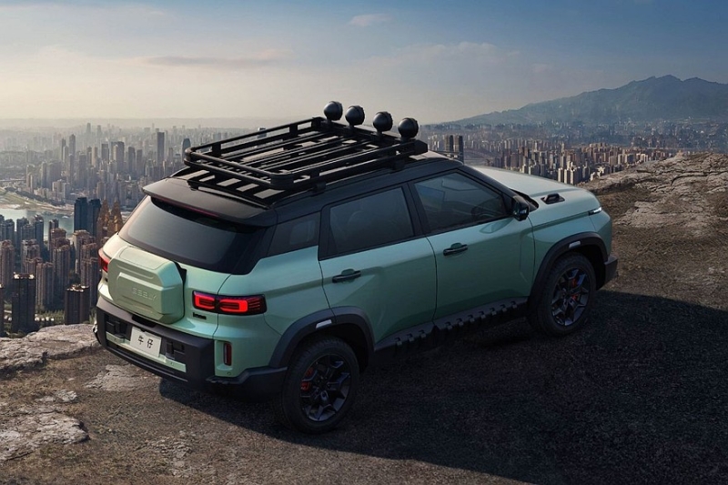 Обновлённый кроссовер Geely Icon: привычные ручки, раздельные экраны и скидки