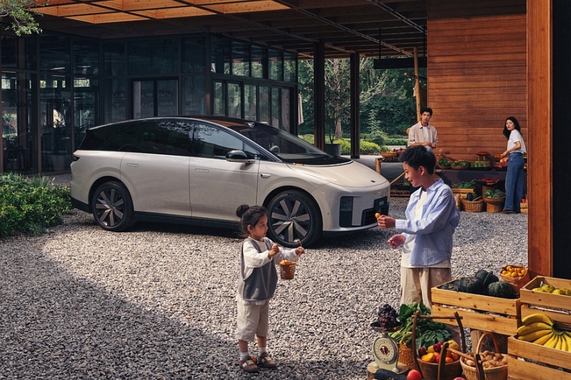 Полноприводный кроссовер Li i8 выходит на рынок: богатые комплектации, вдвое дешевле Model X