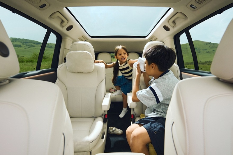 Полноприводный кроссовер Li i8 выходит на рынок: богатые комплектации, вдвое дешевле Model X