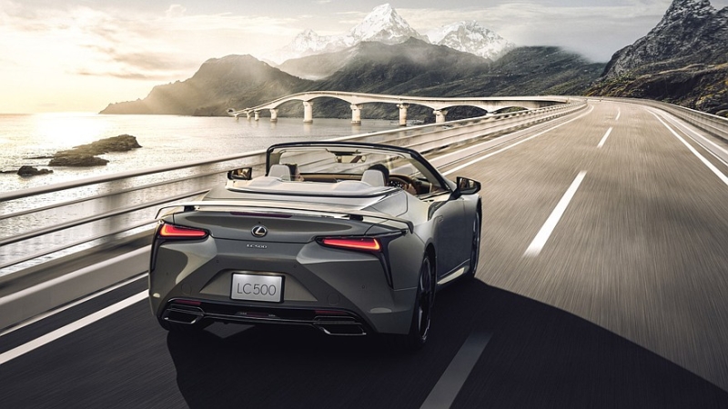 Посвежевшие купе и кабриолет Lexus LC 500 обзавелись спецверсией Pinnacle