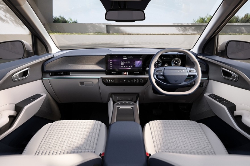 «Престижный» кроссвэн Kia Carens Clavis с другой «начинкой»: продажи начались