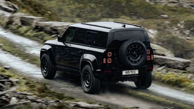 «Слился с тьмой»: у внедорожника Land Rover Defender Octa появился «затемнённый» вариант