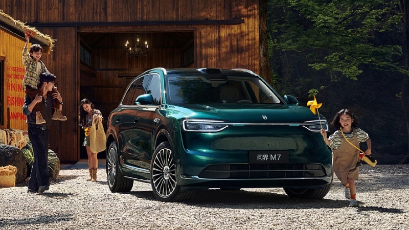 Большой кроссовер AITO M7 второго поколения показался на новых официальных снимках