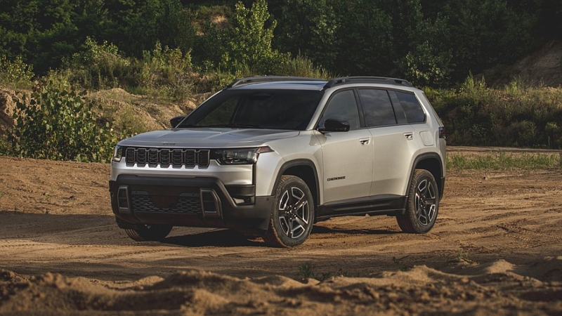 Jeep Cherokee подрос в новом поколении и получил гибридную установку. Цены известны