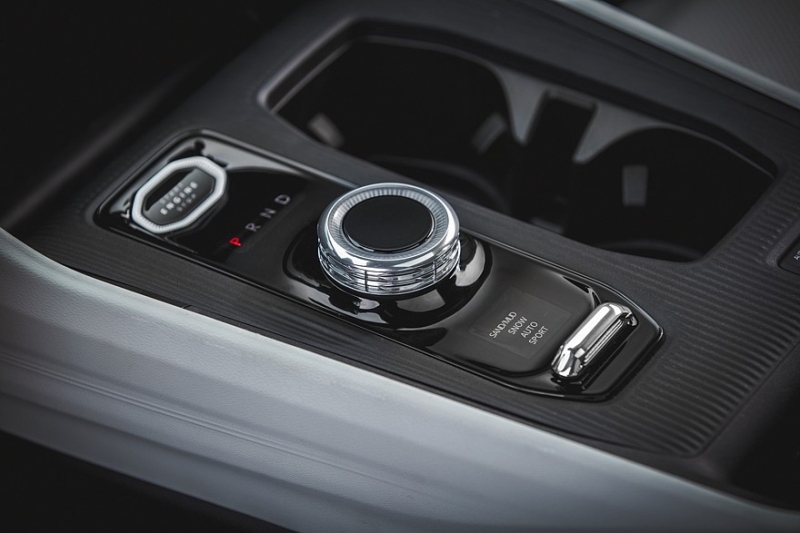 Jeep Cherokee подрос в новом поколении и получил гибридную установку. Цены известны