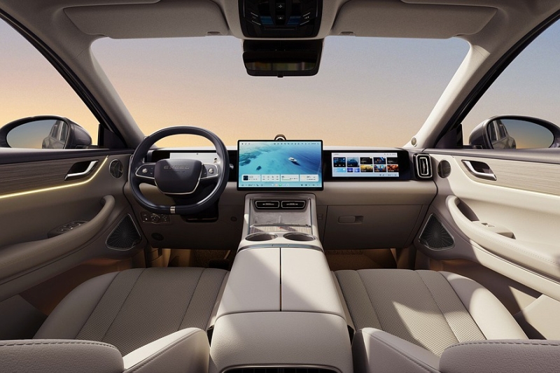 Кроссовер Exeed Sterra E05 на базе Exeed TXL показал свой интерьер: три экрана вместо табло