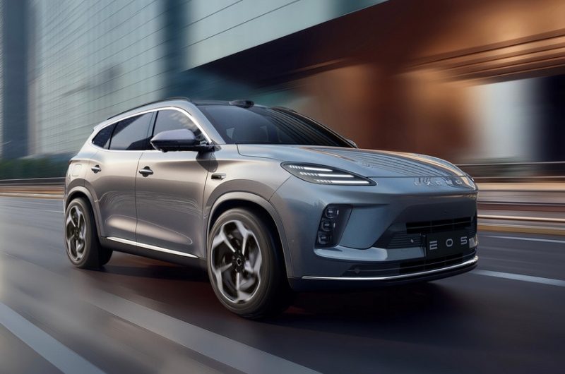 Кроссовер Exeed Sterra E05 на базе Exeed TXL показал свой интерьер: три экрана вместо табло