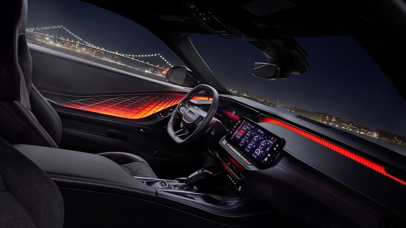 На американский рынок выходит новый бензиновый Dodge Charger