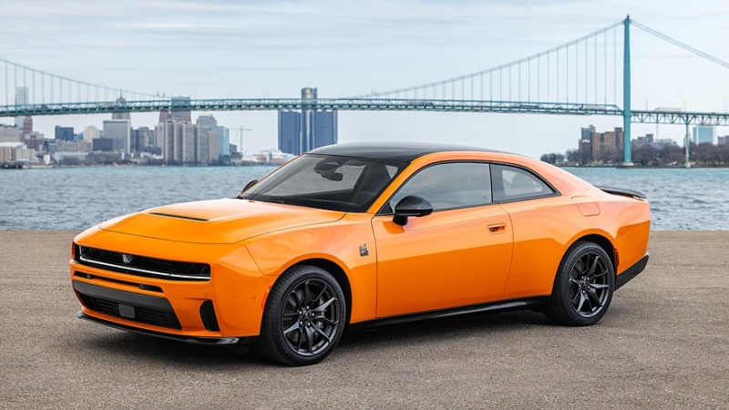 На американский рынок выходит новый бензиновый Dodge Charger