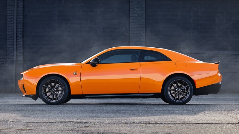 На американский рынок выходит новый бензиновый Dodge Charger