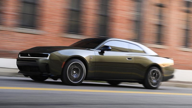 На американский рынок выходит новый бензиновый Dodge Charger