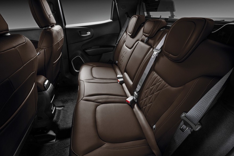 Представлен обновлённый пикап Fiat Toro: внушительнее, но не особо богаче