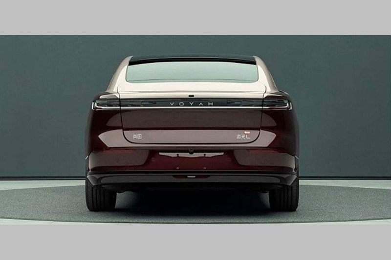 Седан Voyah Passion L готовится к дебюту: больше и роскошнее