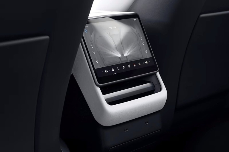 Теперь горбатый: кроссовер Tesla Model Y обрёл в Китае распухшую версию L