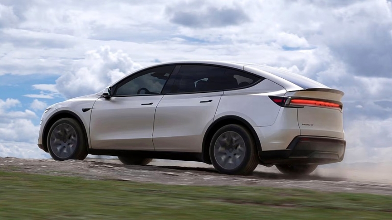 Теперь горбатый: кроссовер Tesla Model Y обрёл в Китае распухшую версию L