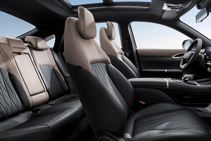 Changan Eado, он же Lamore или Uni-L: седан с новым салоном доступен сразу со скидками