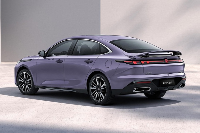 Changan Eado, он же Lamore или Uni-L: седан с новым салоном доступен сразу со скидками