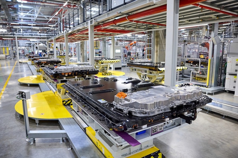 Чисто, зелено, солнечно: BMW показала завод, на котором будут собирать новый BMW iX3
