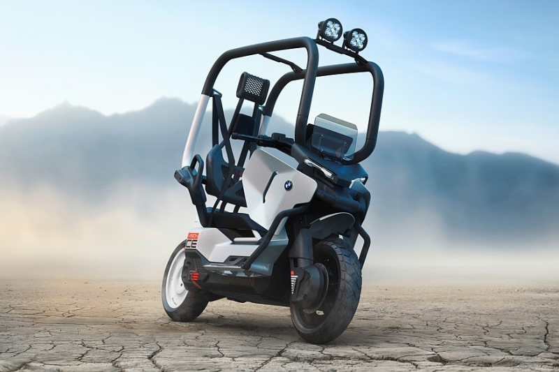 Давай опять попробуем без шлема: BMW представила новый скутер с крышей