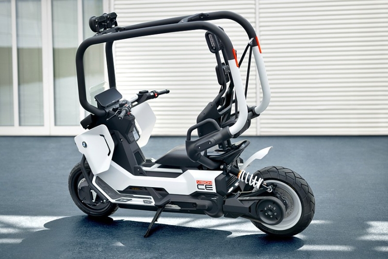 Давай опять попробуем без шлема: BMW представила новый скутер с крышей