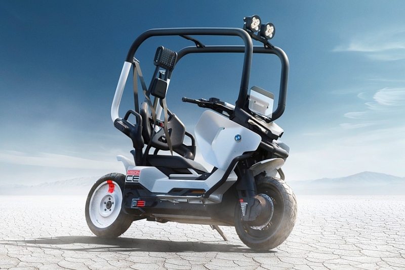 Давай опять попробуем без шлема: BMW представила новый скутер с крышей