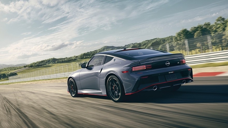 Для опытных водителей и коллекционеров: Nissan Z Nismo получит версию с МКП