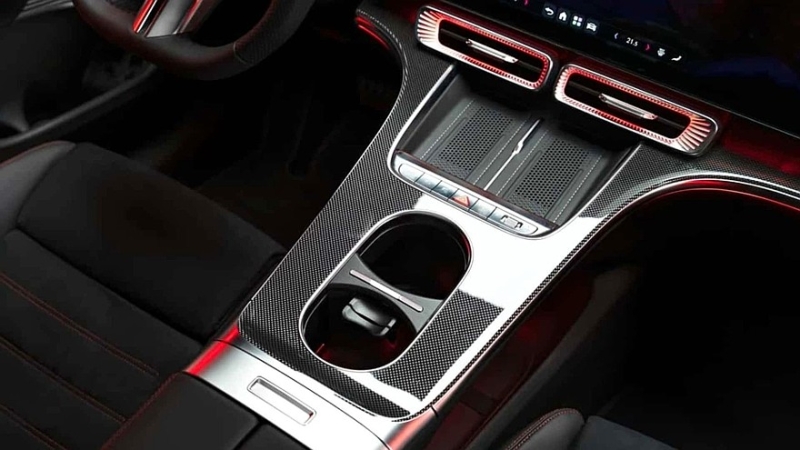 Экранная чума продолжает пожирать Mercedes-Benz: раскрыт салон нового GLC