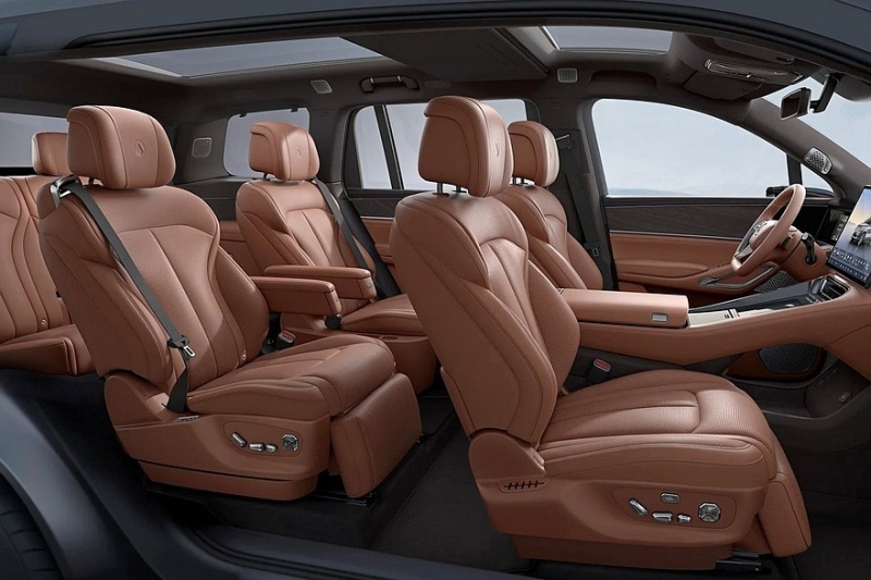 Кроссовер Denza N8L от BYD: первое фото салона и дата премьеры