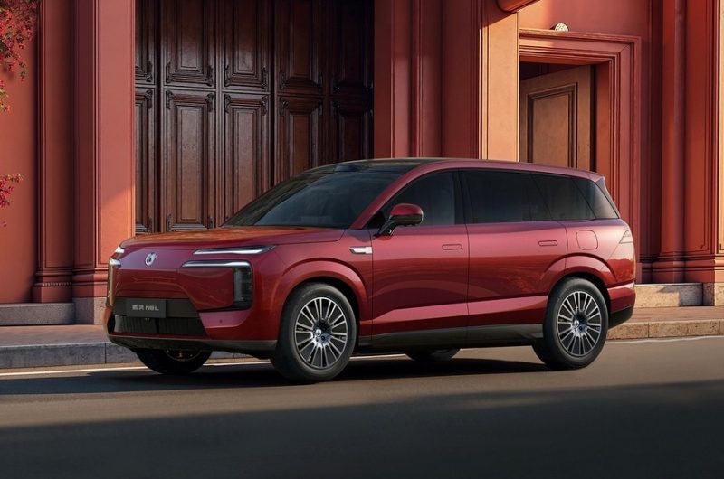 Кроссовер Denza N8L от BYD: первое фото салона и дата премьеры