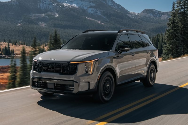 Кроссовер Kia Sorento получил скромные обновки и подорожал