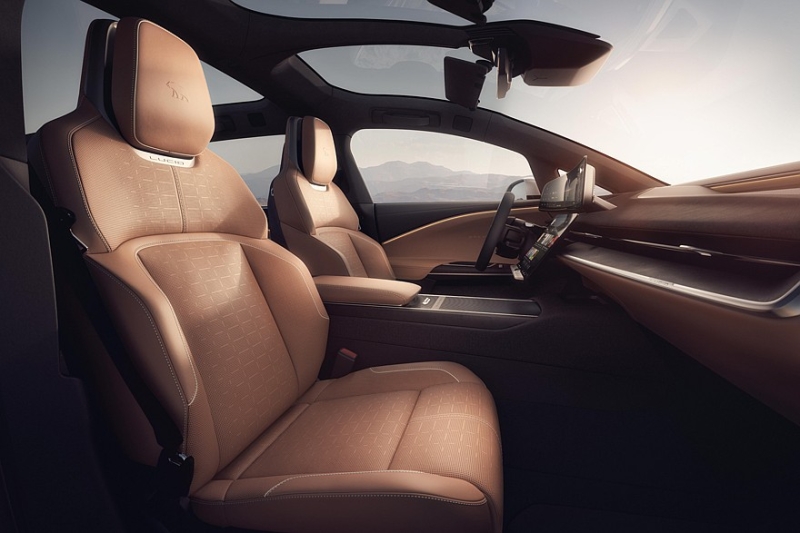 Lucid принимает заказы на большой кроссовер Gravity и разрабатывет три среднеразмерных модели