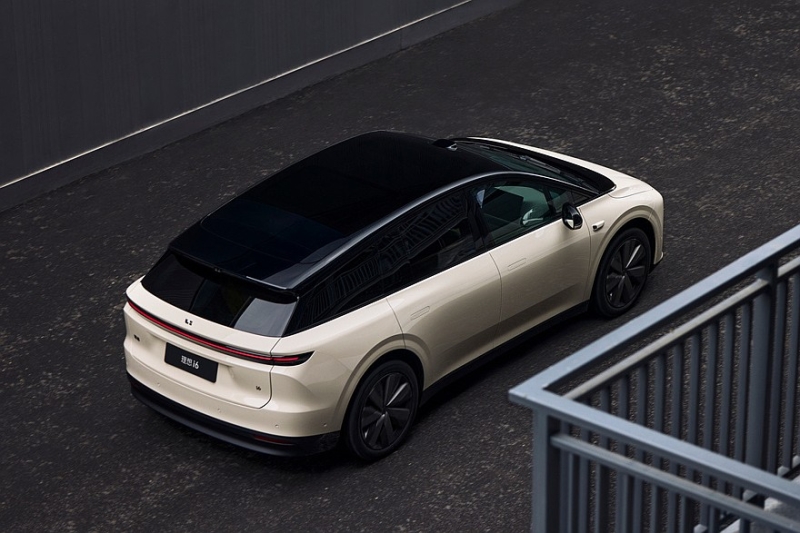 Младший кроссовер Li i6 показал свой салон