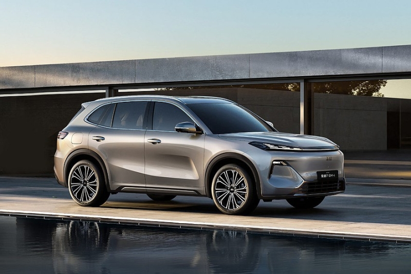 Не Belgee: кроссовер Geely Galaxy Starship 7 появится в России под родным брендом