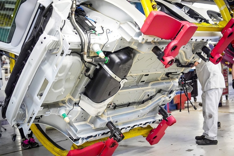 Новый бензиновый Fiat 500: раскрыты технические характеристики и цена дебютной версии