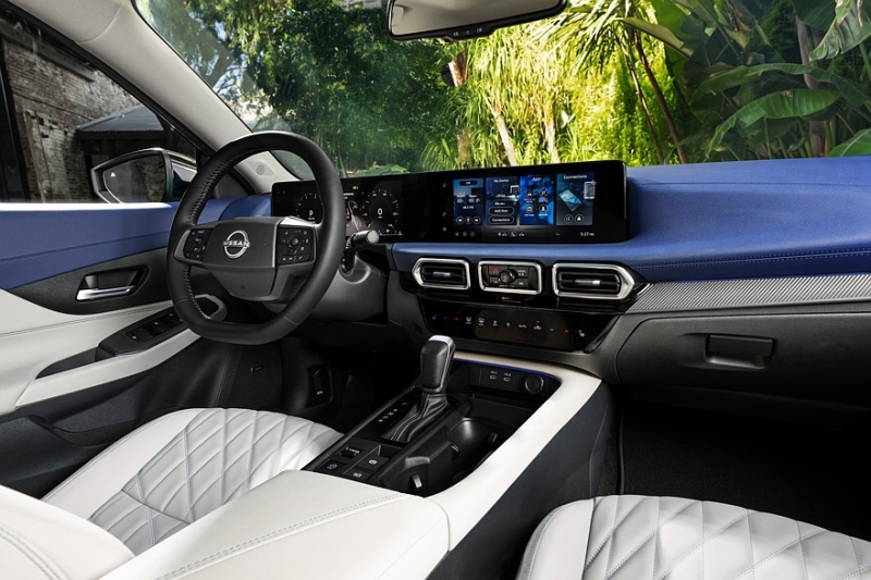 Обновлённый седан Nissan Sentra: «располосованное» лицо, большой планшет и прежняя техника