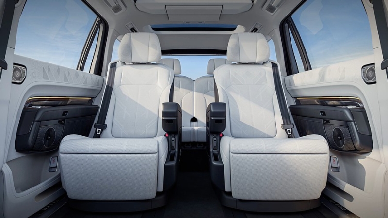 Роскошный гибридный кроссовер Zeekr 9X вышел на рынок: 1400 л.с. и 3,1 с до «сотни»