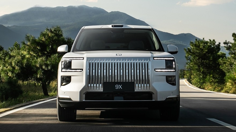 Роскошный гибридный кроссовер Zeekr 9X вышел на рынок: 1400 л.с. и 3,1 с до «сотни»