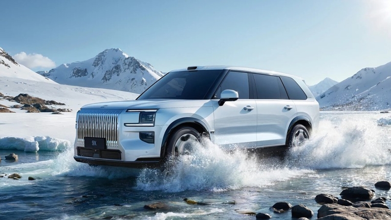 Роскошный гибридный кроссовер Zeekr 9X вышел на рынок: 1400 л.с. и 3,1 с до «сотни»