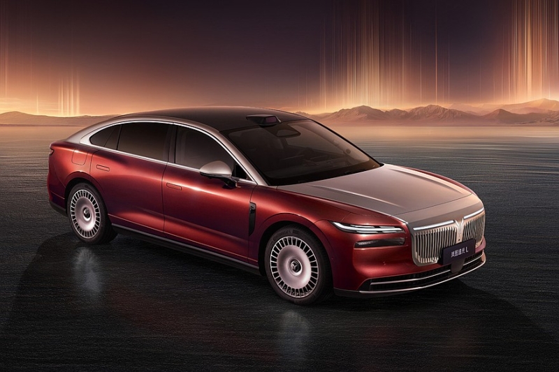 Роскошный полноприводный седан Voyah Passion L показался на новых официальных фото