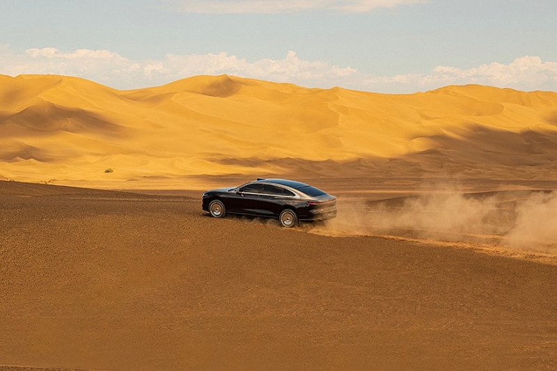 Роскошный полноприводный седан Voyah Passion L показался на новых официальных фото