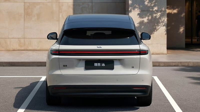 То же яйцо, только поменьше: младший кроссовер Li i6 готовится к выходу на рынок