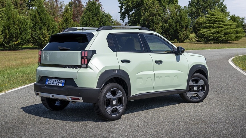 У Fiat Grande Panda появилась новая версия: бензиновый мотор и механическая коробка